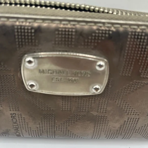 Michael Kors metallic logo wallet - zip around - Picture 2 of 11